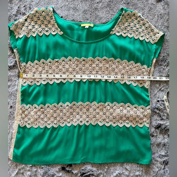 Gianni Bini Cream Lace & Kelly Green Lightweight Top, Sleeveless Medium GUC - Picture 7 of 13